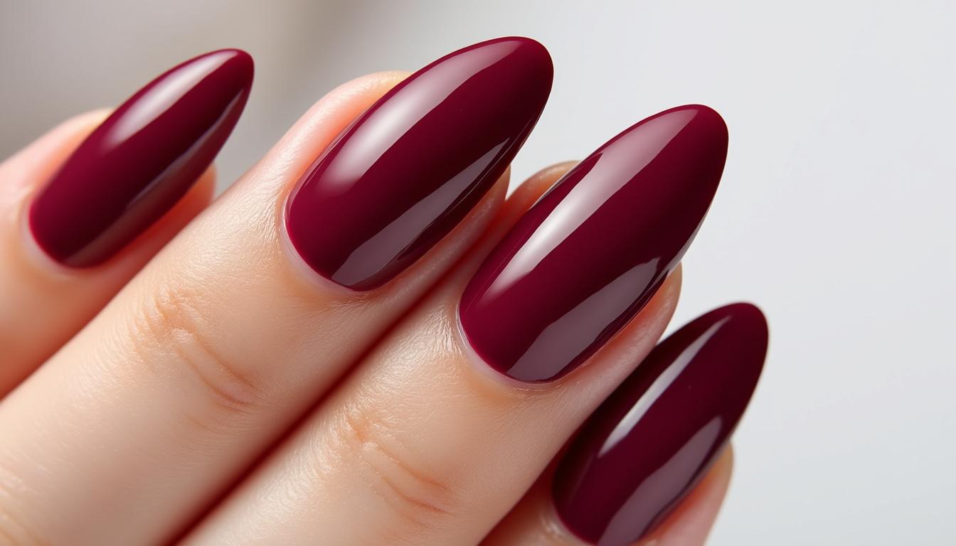 descubre la elegancia en tus uñas con diseños sofisticados en tonos bordo que realzan tu estilo y personalidad. perfectos para cualquier ocasión especial.